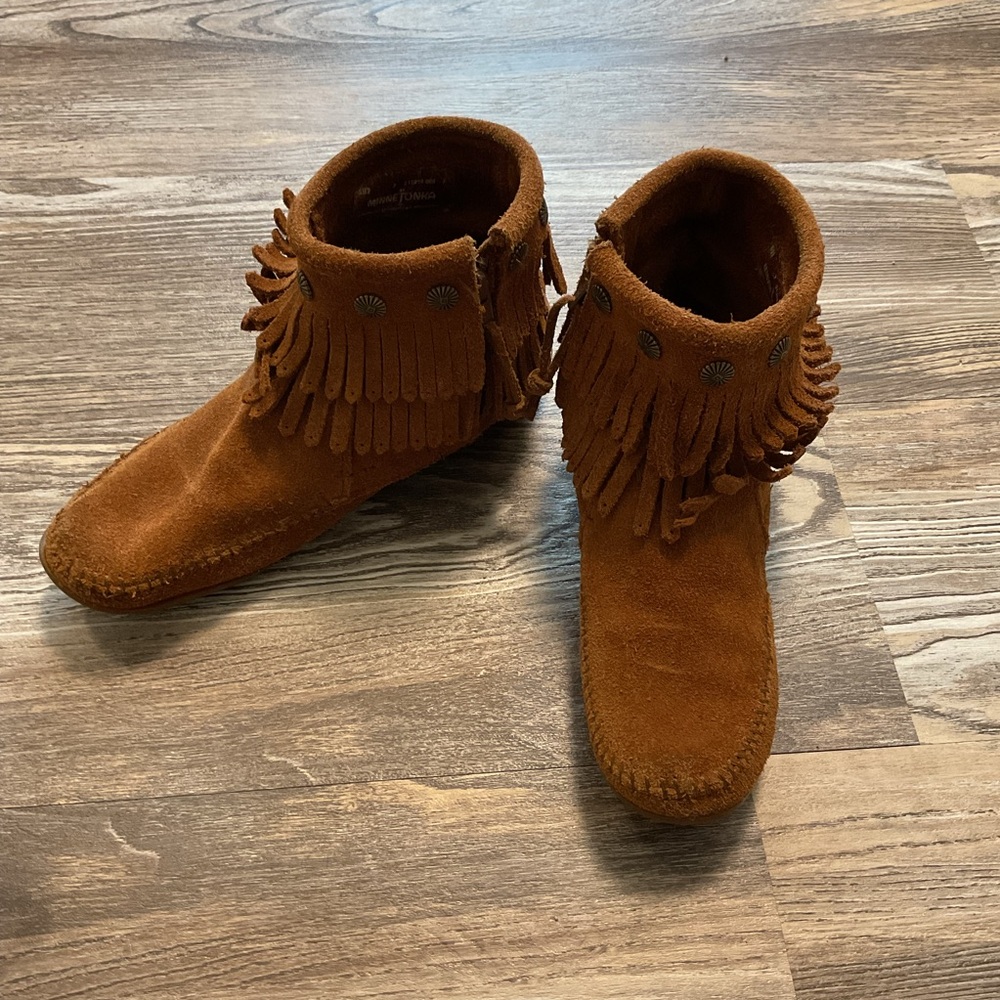 Minnetonka Dusty Brown Suede Double Fringe Side Zip Boot 7